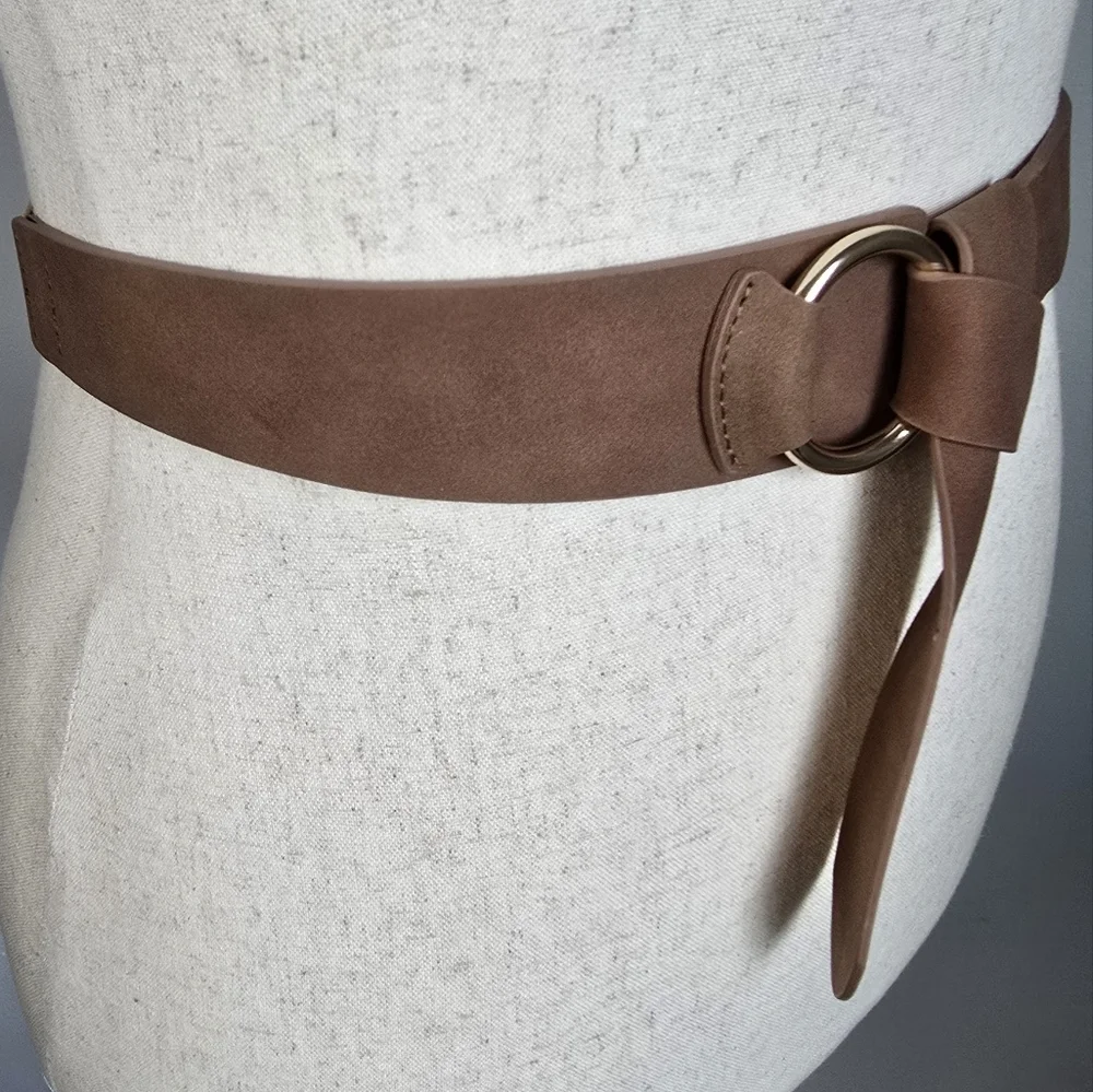 BCBGeneration New Tan Cognac O-Ring Knot Vegan Leather Statemen Belt Size M/L